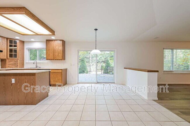 Building Photo - 10376 Dunsford Dr