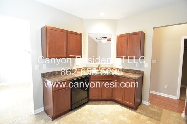 Building Photo - 3637 Crosswinds Dr