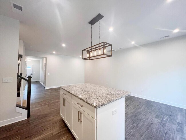 Building Photo - 131 Lilywood Ct