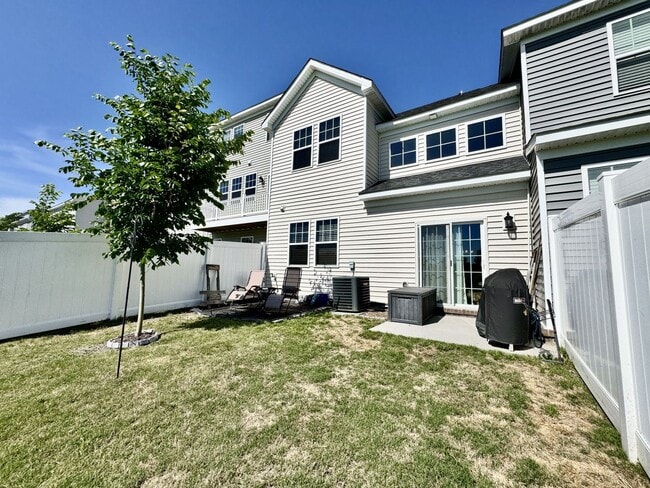 Building Photo - First Time Rental - Ready July 30th! 4 Bedrooms PLUS Loft! Great Views! Dog Park - Stocked Fishin...