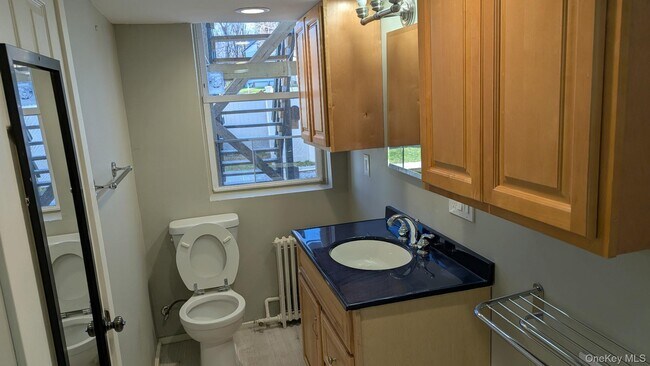 Building Photo - 260 Main St