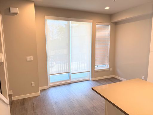Building Photo - Stunning Tri Level 2 bed /2.5 bath Townhom...