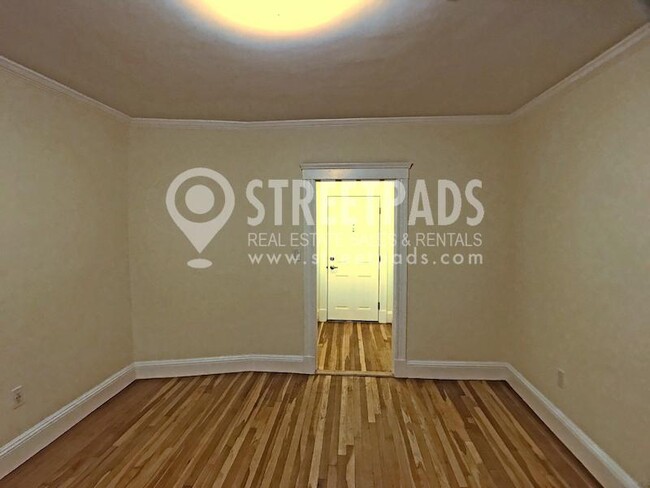 Building Photo - bedroom in Cambridge MA 02387