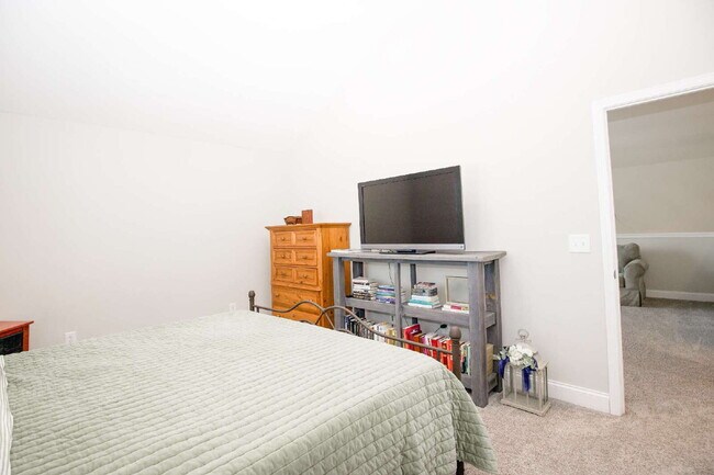 Building Photo - "Spacious 4-Bedroom Home with 2.5 Baths in...