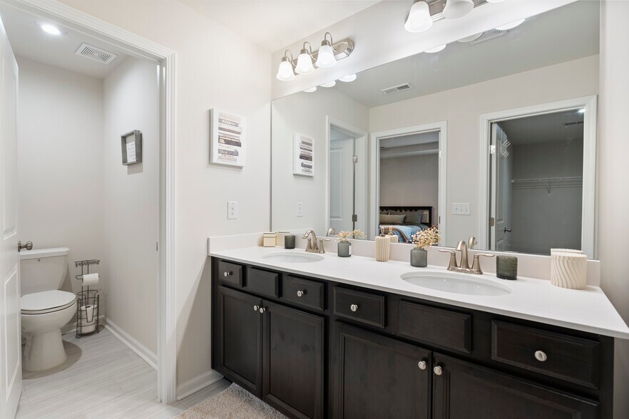 Building Photo - 1554 Ridgebrook Downs