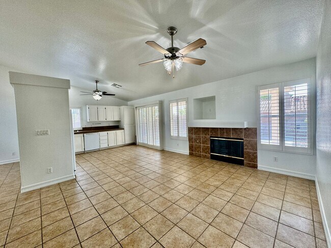 Building Photo - Charming 2 bedroom home in northwest. Very open floorplan.