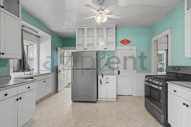 Building Photo - Unit