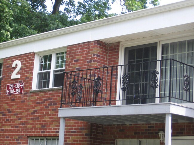Building Photo - 2 Colonial Rd