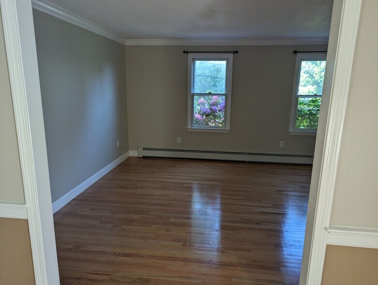 Building Photo - 202 Dale St