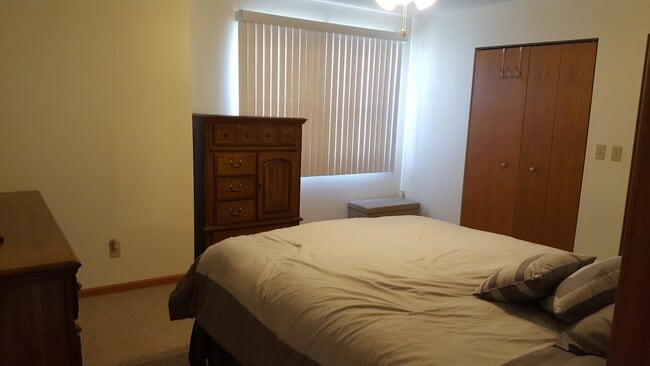 Building Photo - 703B Burgess Dr