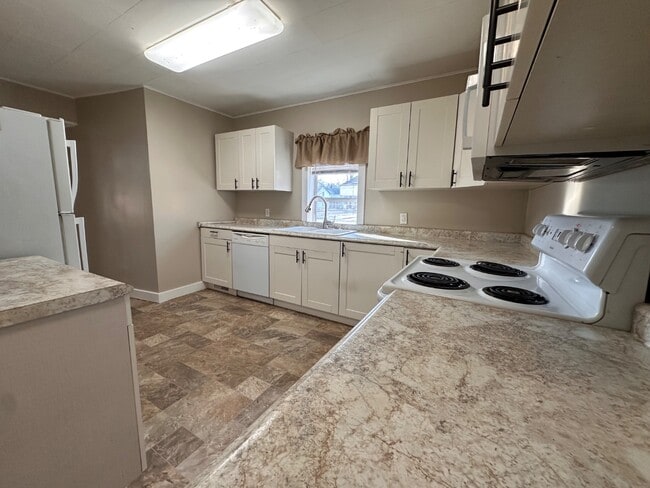 Building Photo - 17 S 1st St