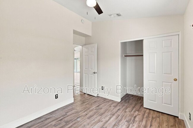 Building Photo - 1885 E Palomino Dr