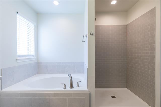 Building Photo - 246 Foxtrot Ln