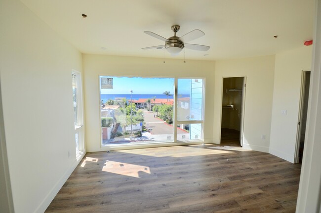 Building Photo - Modern 3BD/2.5BA in La Jolla! Private Doub...
