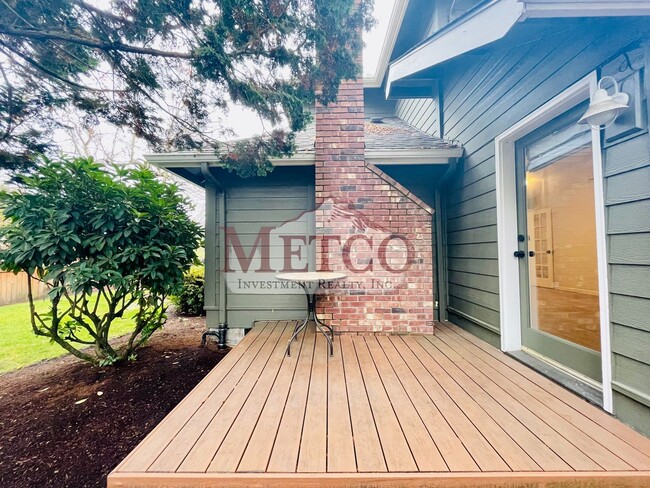 Building Photo - Beautiful 4 bedroom, 3 Bath House in Desirable Gilham Neighborhood!