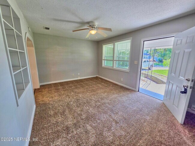 Building Photo - 5503 Royce Ave