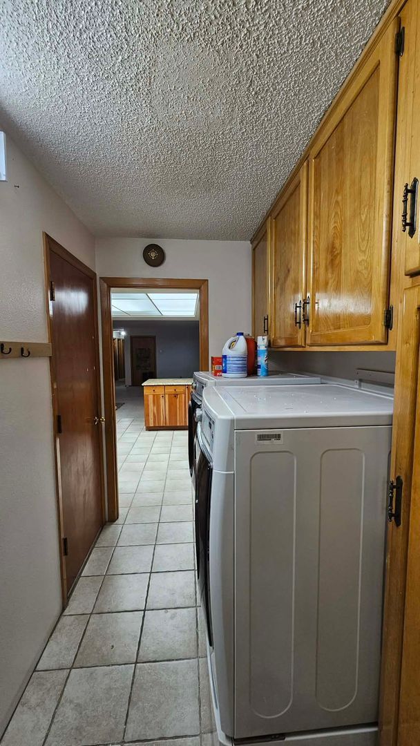 Building Photo - Large House with beautiful landscaping and mission mountain views