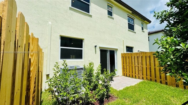 Building Photo - 2632 SE 27th Dr