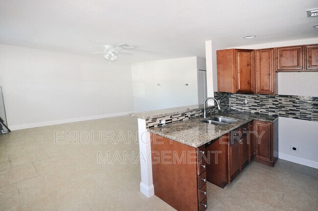 Building Photo - 1025 W 31st St