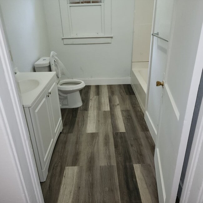 Building Photo - A Spacious house with lots of space and bi...