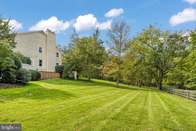 Building Photo - 1107 Savile Ln