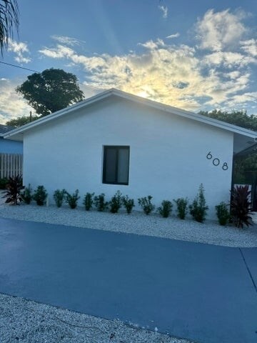 Building Photo - 608 SE 2nd Ave