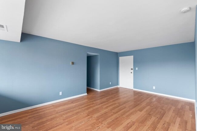 Building Photo - 5801 Quantrell Ave