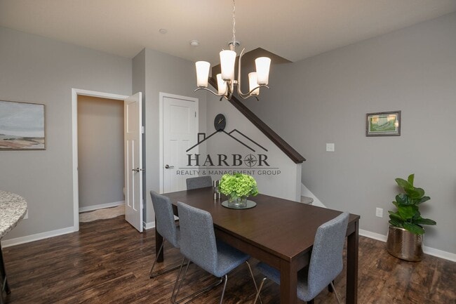 Building Photo - Contemporary 3 Bedroom Towhome in NW Roche...