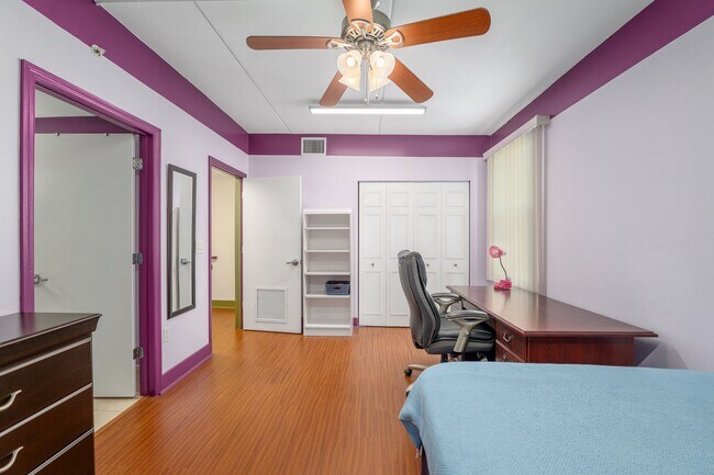 Building Photo - Lofts Oasis #219