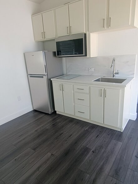 Building Photo - 3653 W 58th Pl