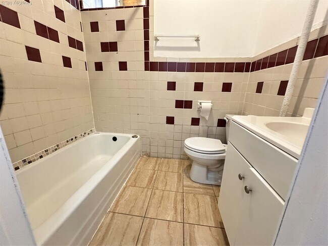 Building Photo - 82 Waring Pl