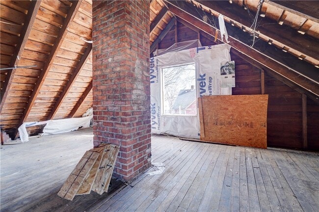 Building Photo - 459 Parsells Ave