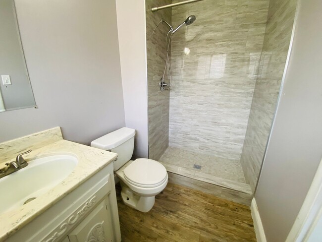 Building Photo - $2,100 Charming 3 Bedroom Home With 2 Livi...