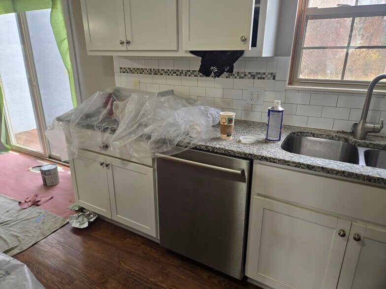 Building Photo - 5853 Honors Ct