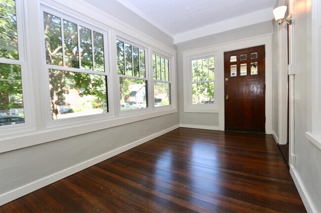 Building Photo - 2223 Harriet Ave