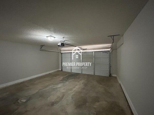 Building Photo - 6232 Ravenwood Lake Dr E