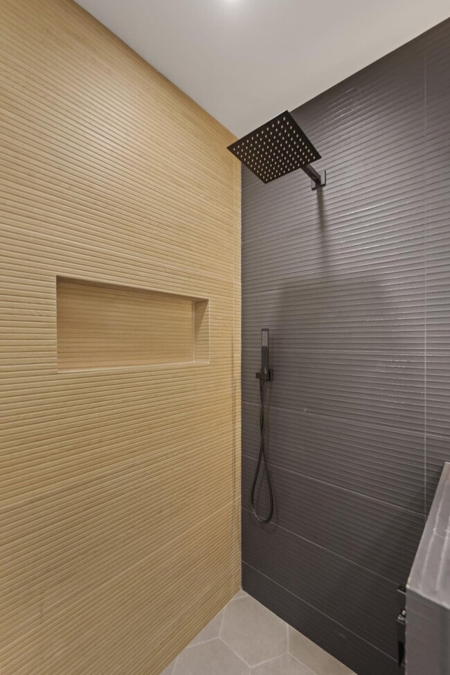 Building Photo - 200 NE 2nd Ave