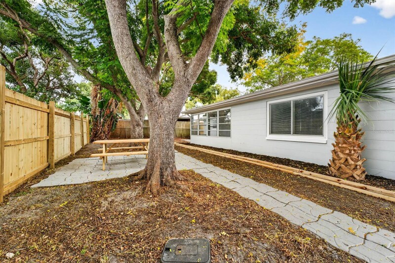 Building Photo - 6841 Tierra Linda St