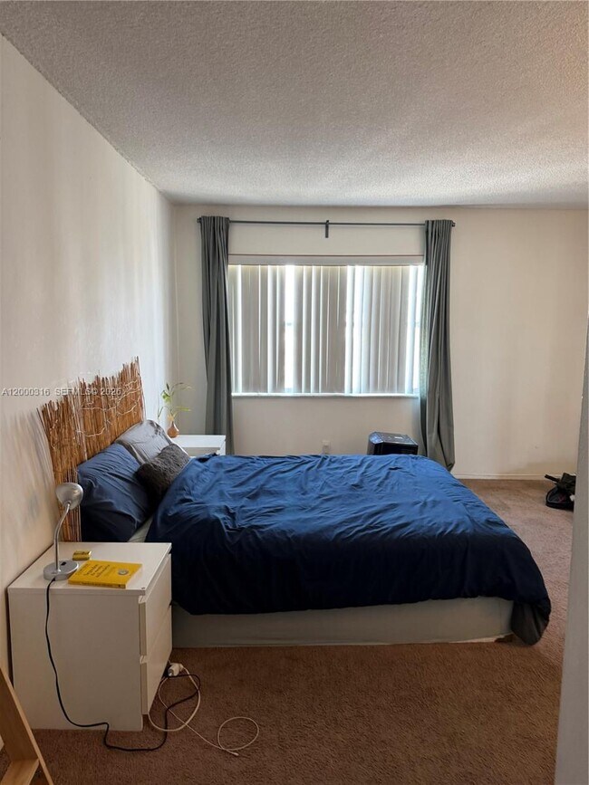Building Photo - 401 Golden Isles Dr