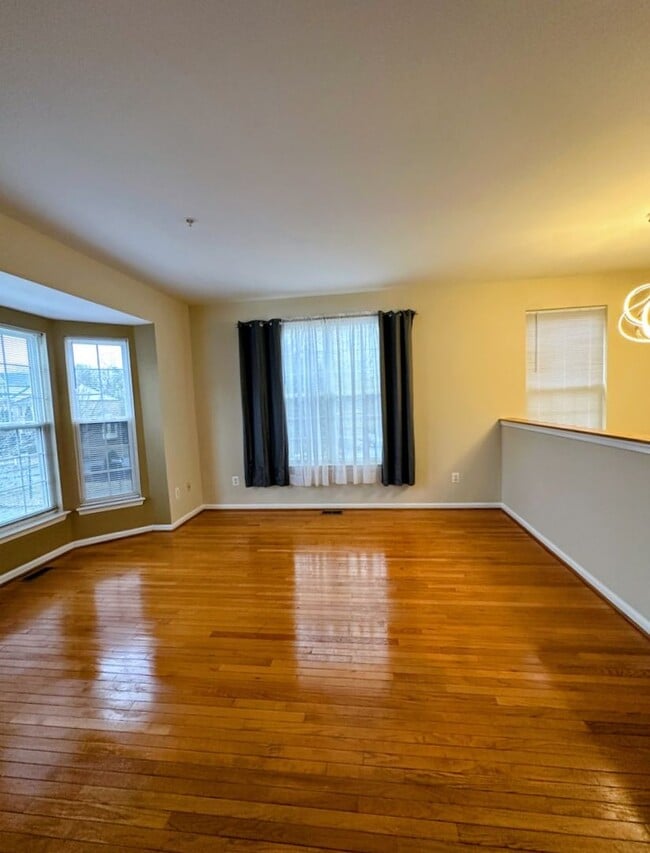 Building Photo - 3-Story End Unit Townhouse