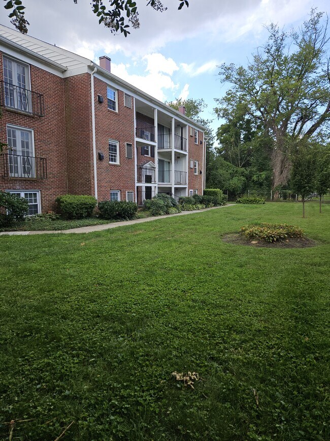 Building Photo - 317 Homeland Southway