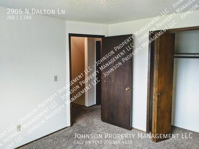 Building Photo - West Boise townhome style unit, two bath, ...