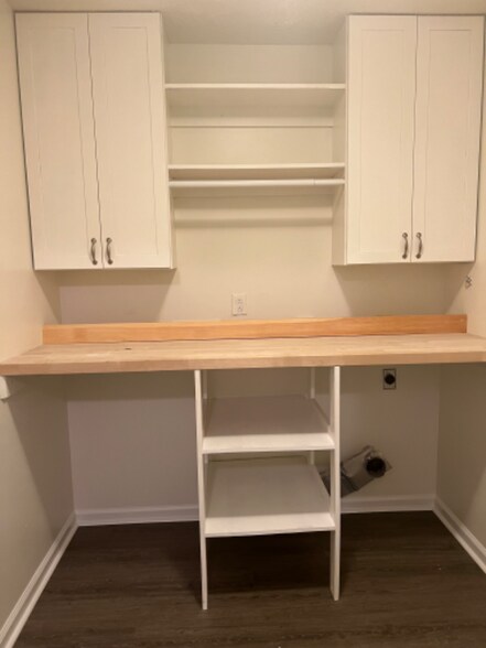 Building Photo - 2633 Pender Dr