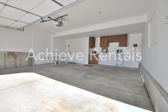 Building Photo - 1294 Eastridge Cir