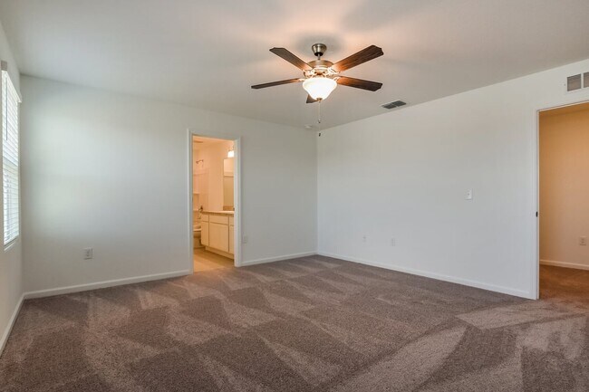 Building Photo - 2084 Hemingway Cir