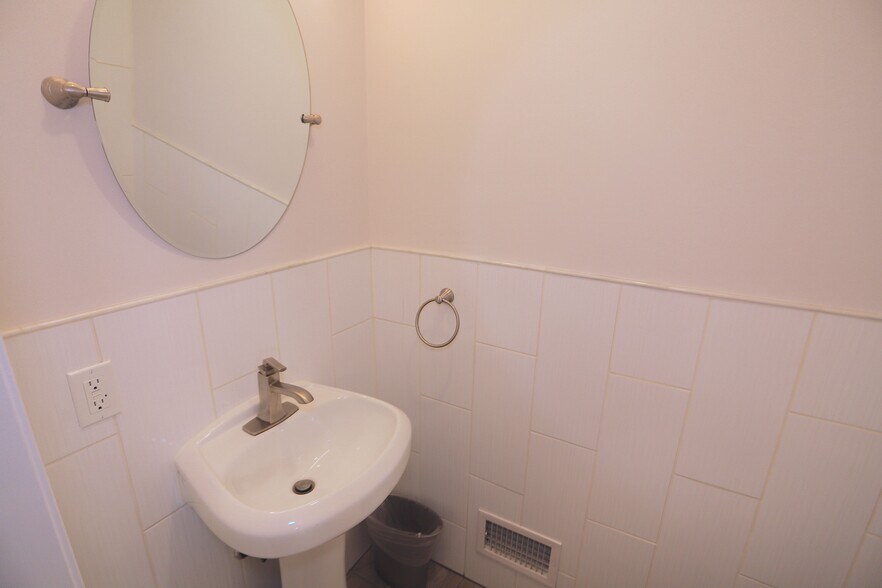 Building Photo - 106 Poplar St