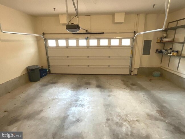 Building Photo - 3911 Chain Bridge Rd