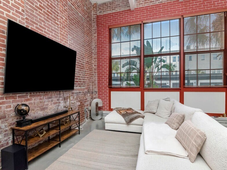 Building Photo - 1501 W Horatio St