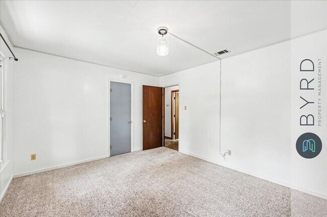 Building Photo - 5961 Sara Kay Dr