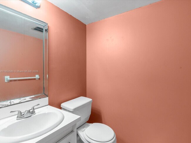 Building Photo - 4172 Inverrary Dr
